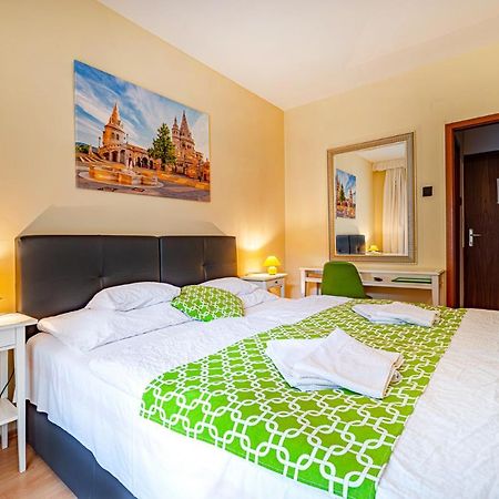 Hotel Bobbio Budapest Luaran gambar