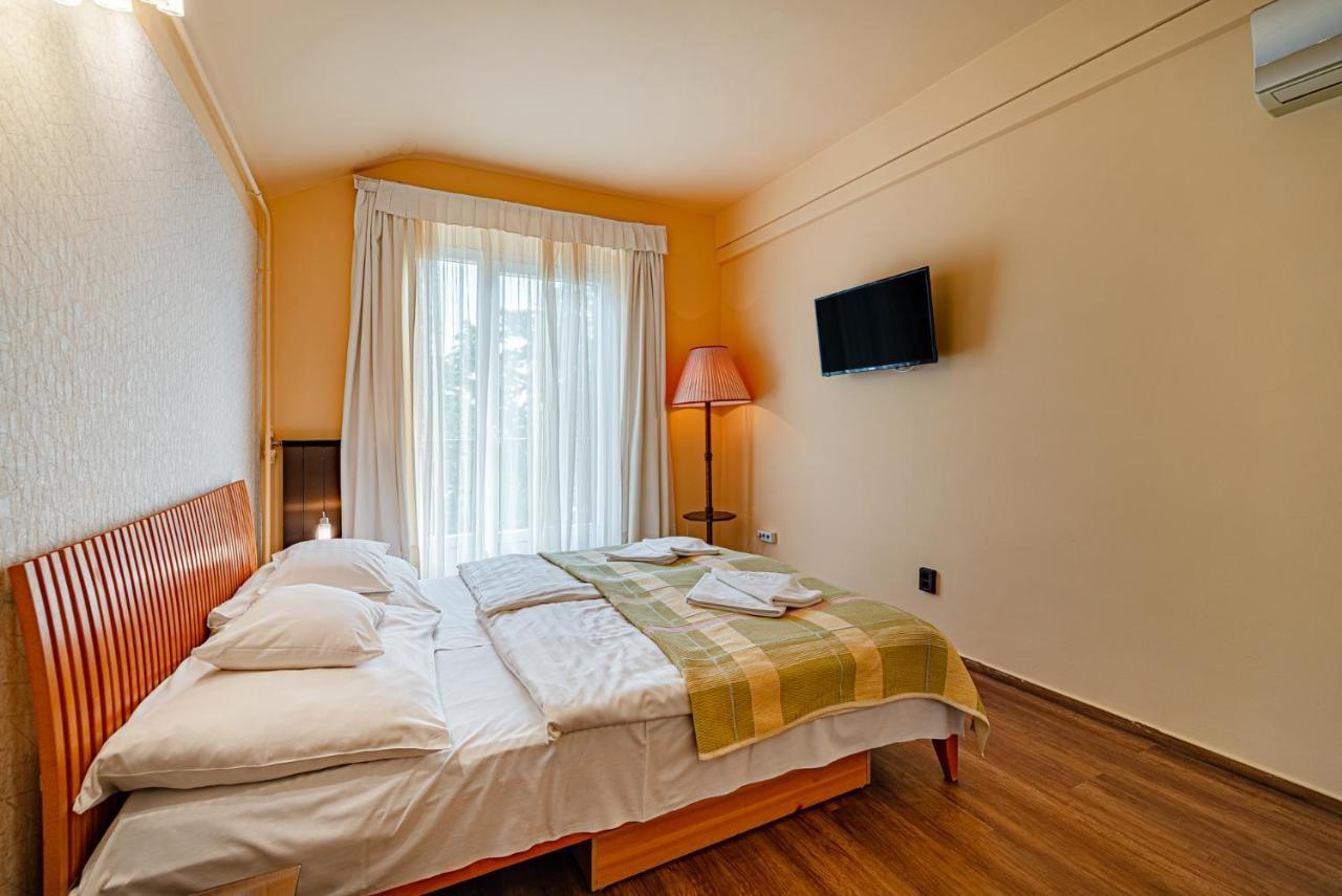 Hotel Bobbio Budapest Luaran gambar
