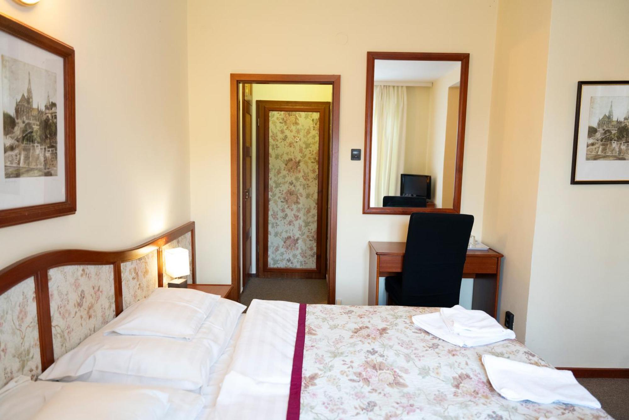 Hotel Bobbio Budapest Luaran gambar